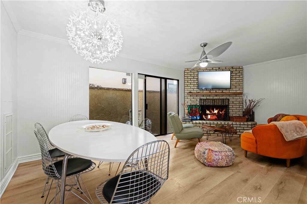 86 North Vía Di Roma Walk Long Beach, CA 90803 - Photo 13 of 42 a outdoor space with furniture