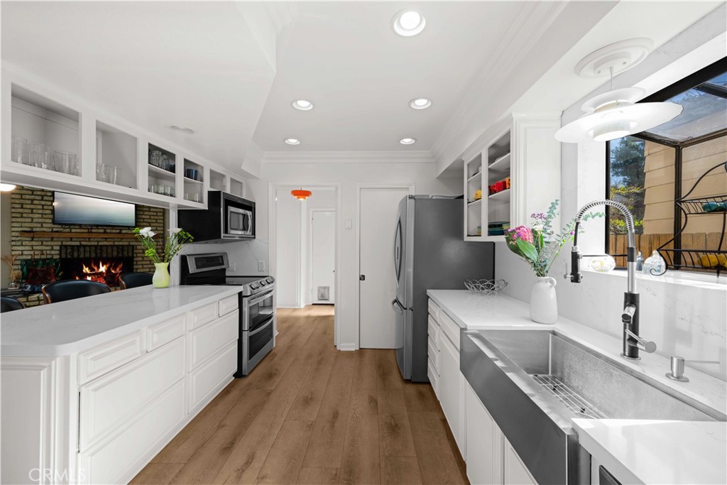 86 North Vía Di Roma Walk Long Beach, CA 90803 - Photo 18 of 42 a large kitchen with stainless steel appliances granite countertop a lot of counter space and wooden floor