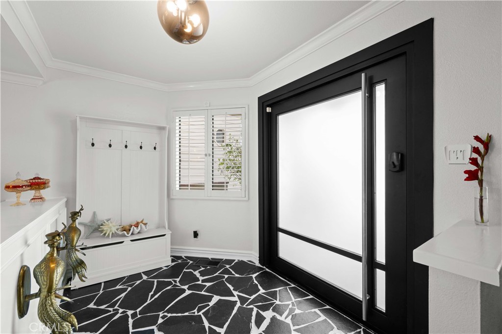 86 North Vía Di Roma Walk Long Beach, CA 90803 - Photo 5 of 42 a bathroom with a sink and a mirror