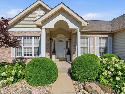 $575,000 | 6632 Towne Woods Drive, St. Louis, MO 63129