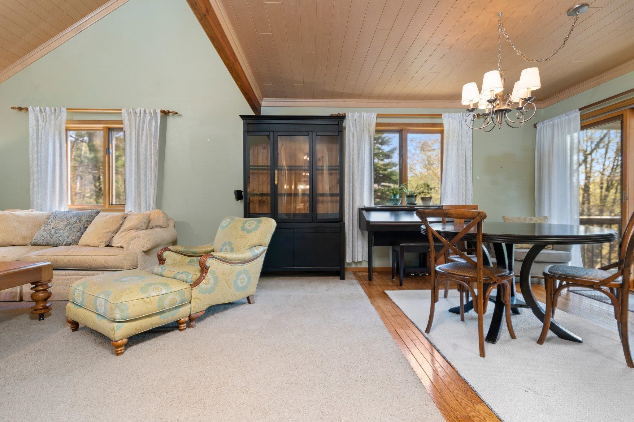 9610 East Grandview Road Traverse City, MI 49684 - Photo 8 of 32 1920058-555e3f9d-5ddf-412b-83a1-40e6cef5e3ab.JPG