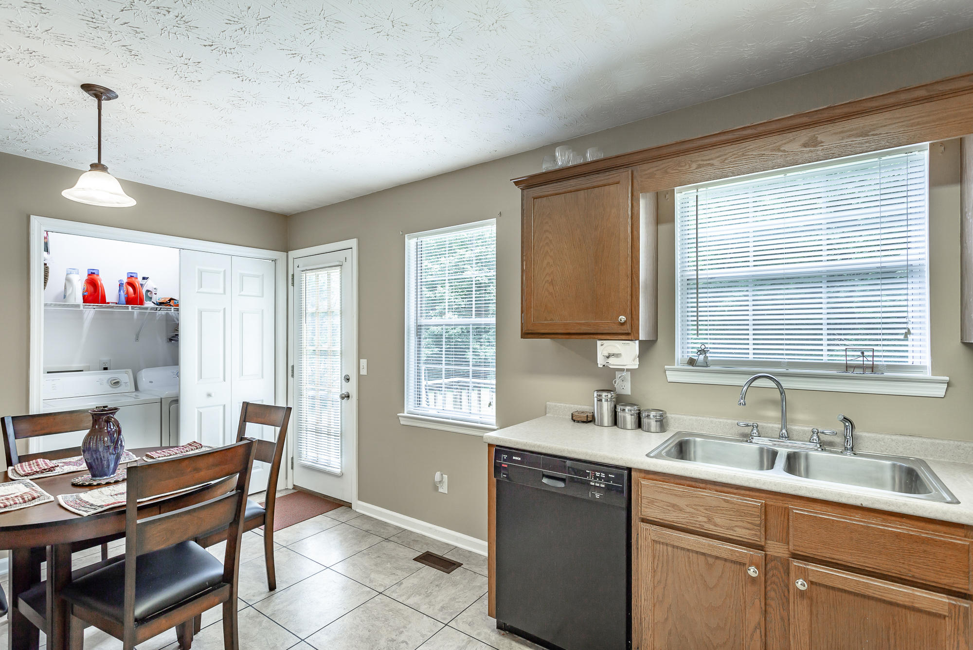 561 Davis Ridge Road Ringgold, GA 30736 - Photo 9 of 31 Kitchen