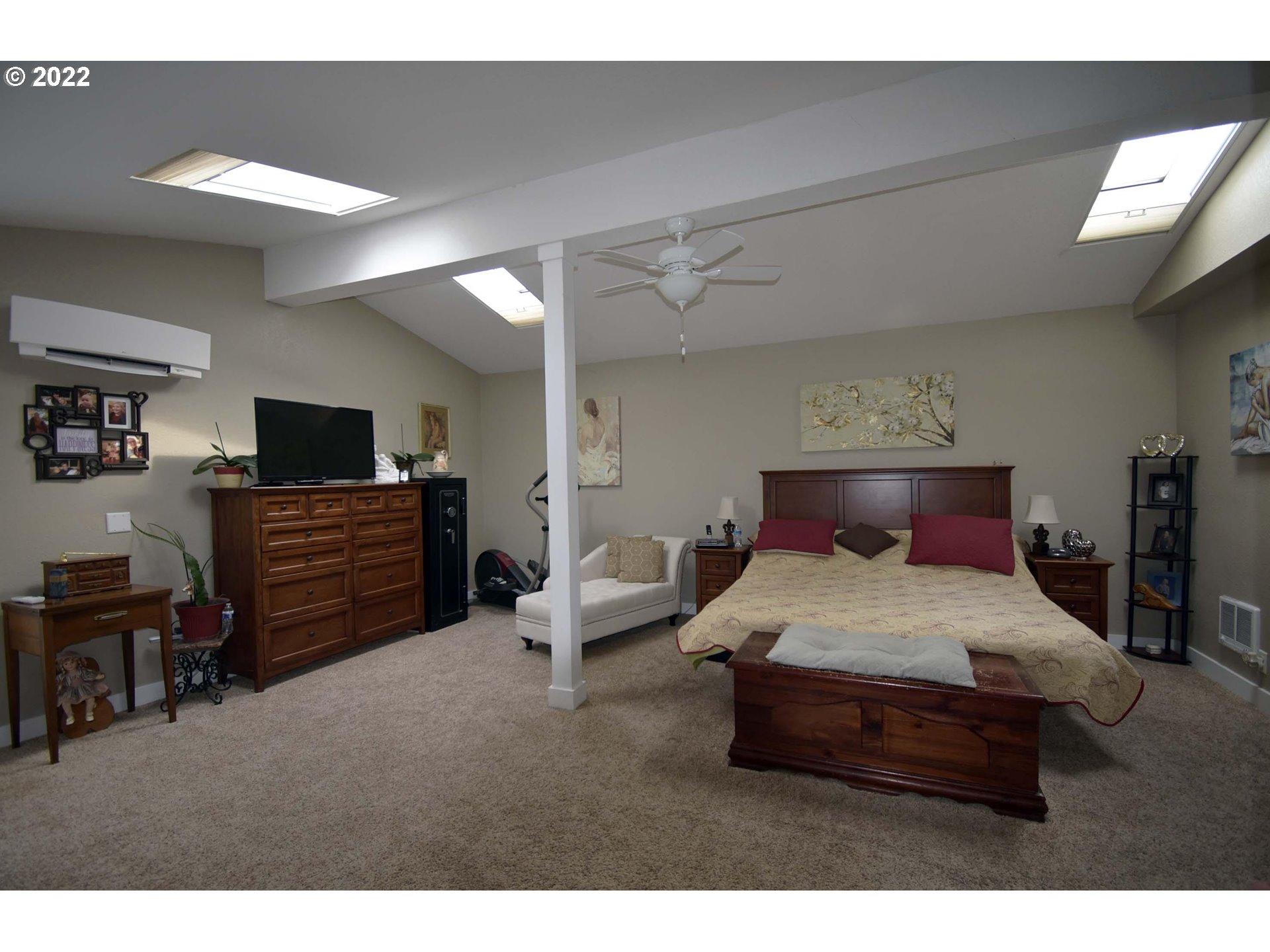 368 Cambridge Street Springfield, OR 97477 - Photo 23 of 25 a bedroom with a bed and furniture