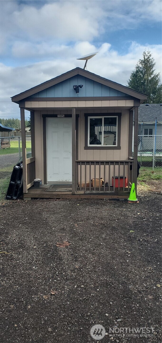 2949 South Bay Road Northeast Olympia, WA 98506 - Photo 8 of 29 a front view of a house with a yard