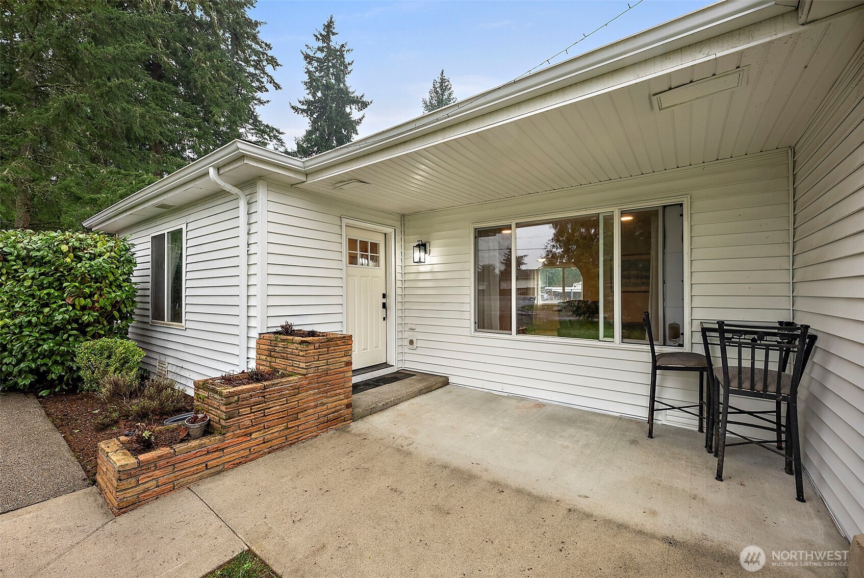 2949 South Bay Road Northeast Olympia, WA 98506 - Photo 10 of 29 a view of a two chairs in the patio