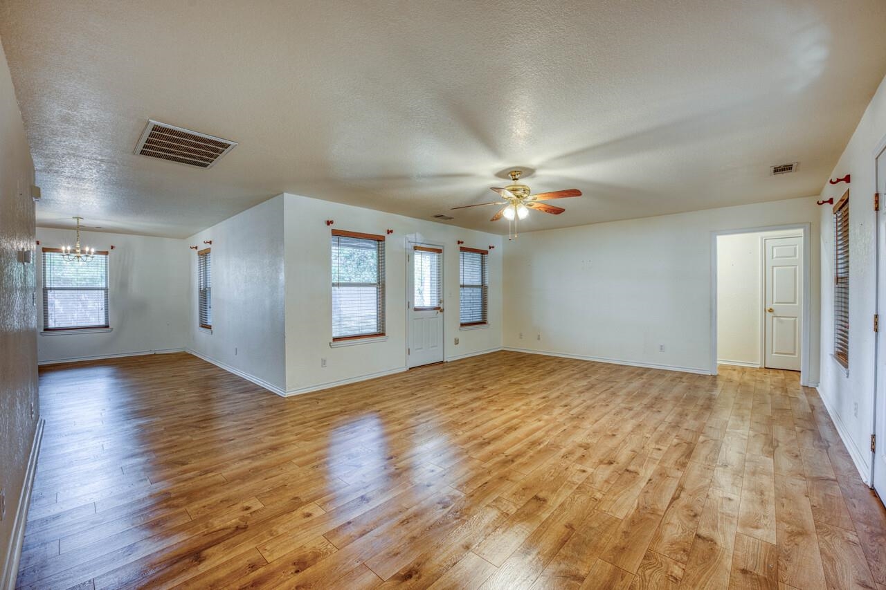 2224 Ridgeview Drive Kingsland, TX 78639 - Photo 5 of 34 Gallery Image 5