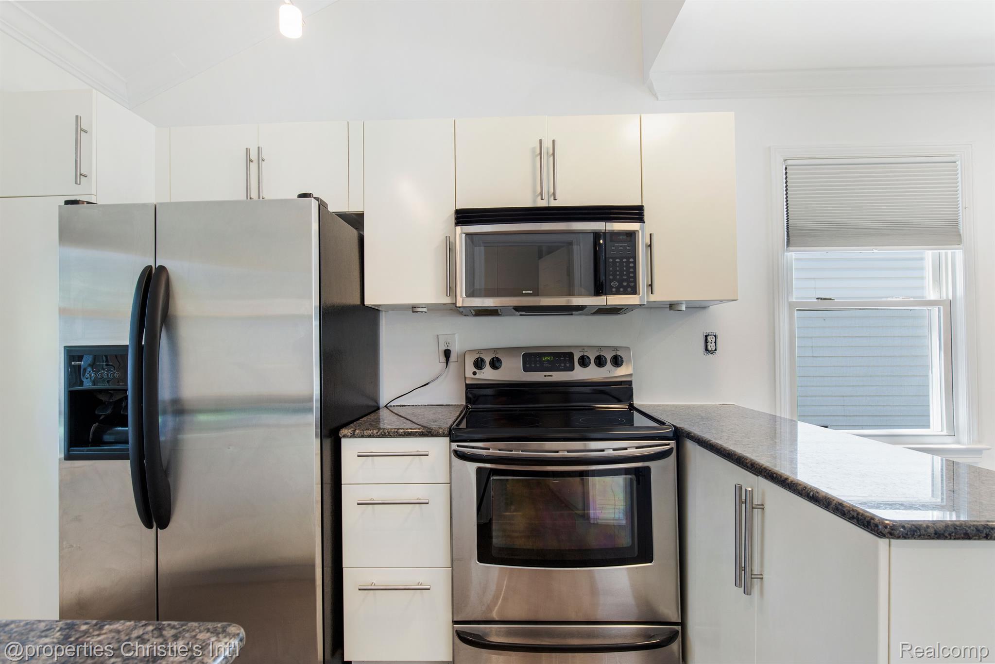 644 Stratford Road Ferndale, MI 48220 - Photo 8 of 21 Gallery Image 8