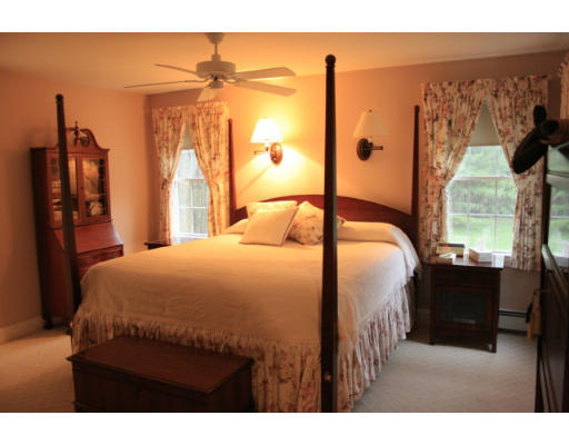 28 Manchaug Road Sutton, MA 01590 - Photo 20 of 29