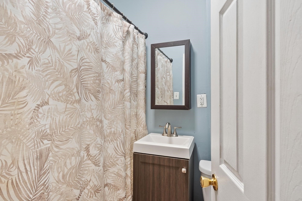 16 Doane Street Worcester, MA 01607 - Photo 13 of 42