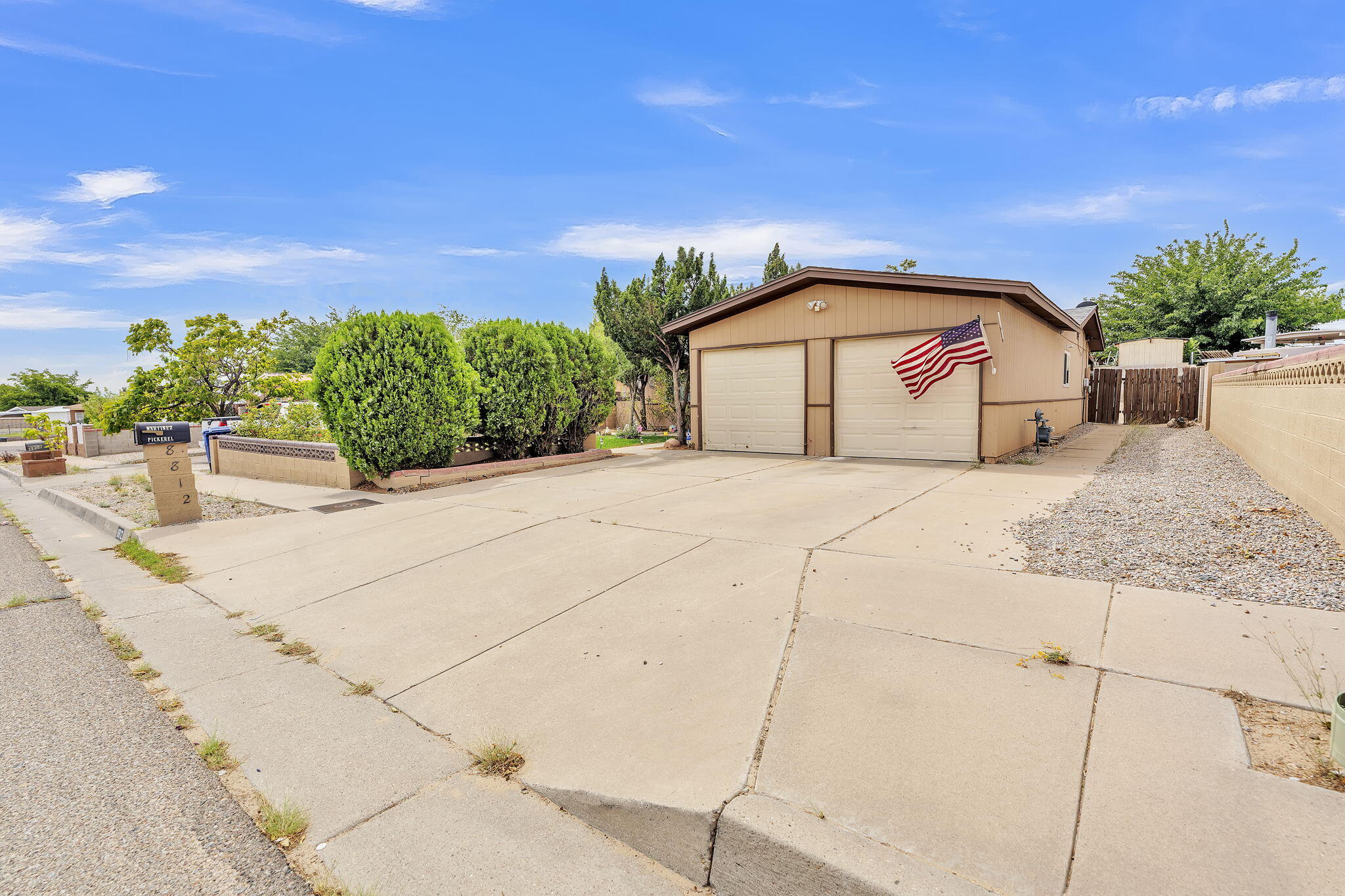 8812 Robby Avenue Southwest Albuquerque, NM 87121 - Photo 5 of 49 Gallery Image 5