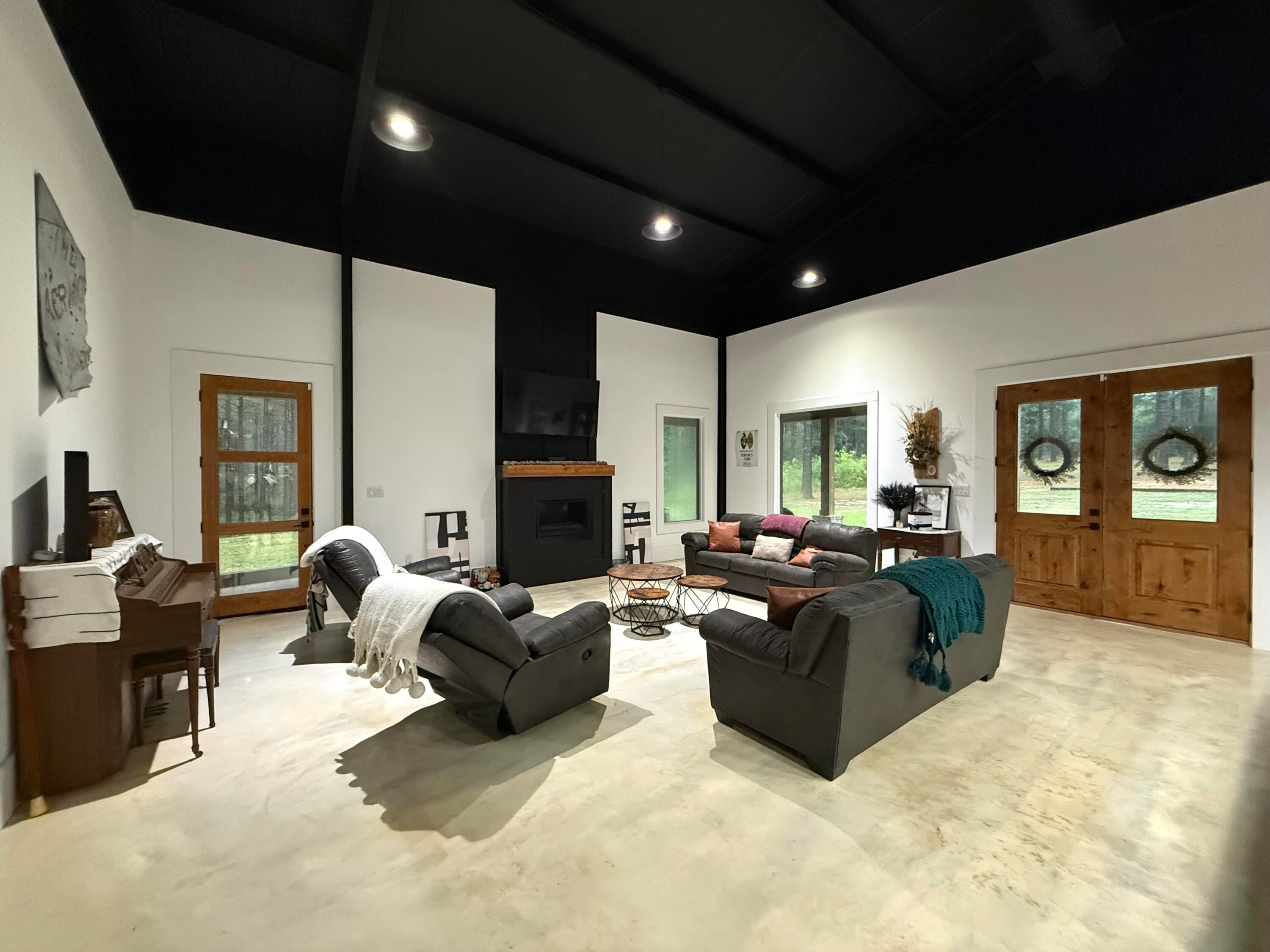 1222 Gates Road Columbia, MS 39429 - Photo 31 of 50 living room
