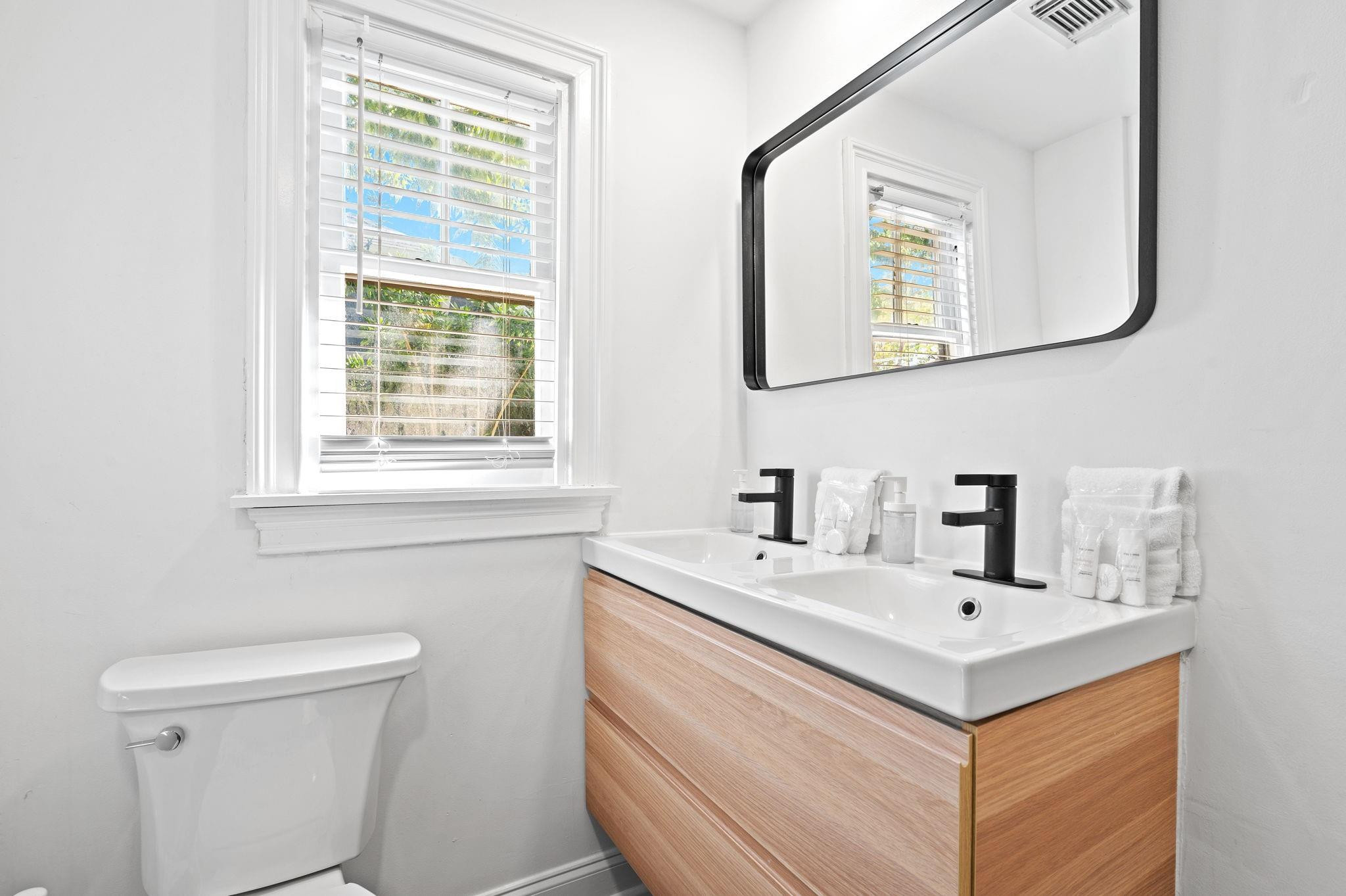 713 Northeast 17th Road Fort Lauderdale, FL 33304 - Photo 14 of 27 Photo 14