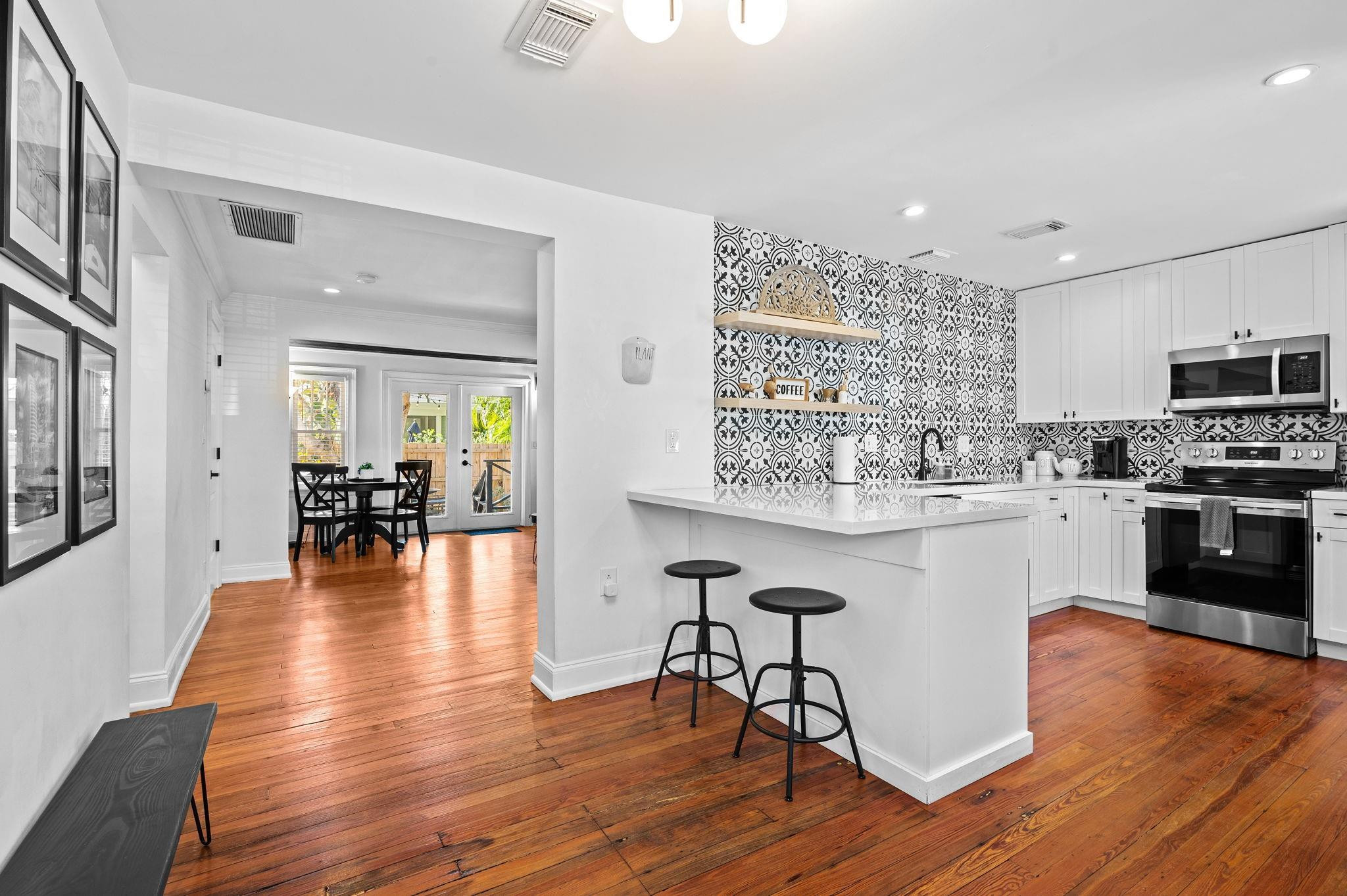 713 Northeast 17th Road Fort Lauderdale, FL 33304 - Photo 3 of 27 Photo 3