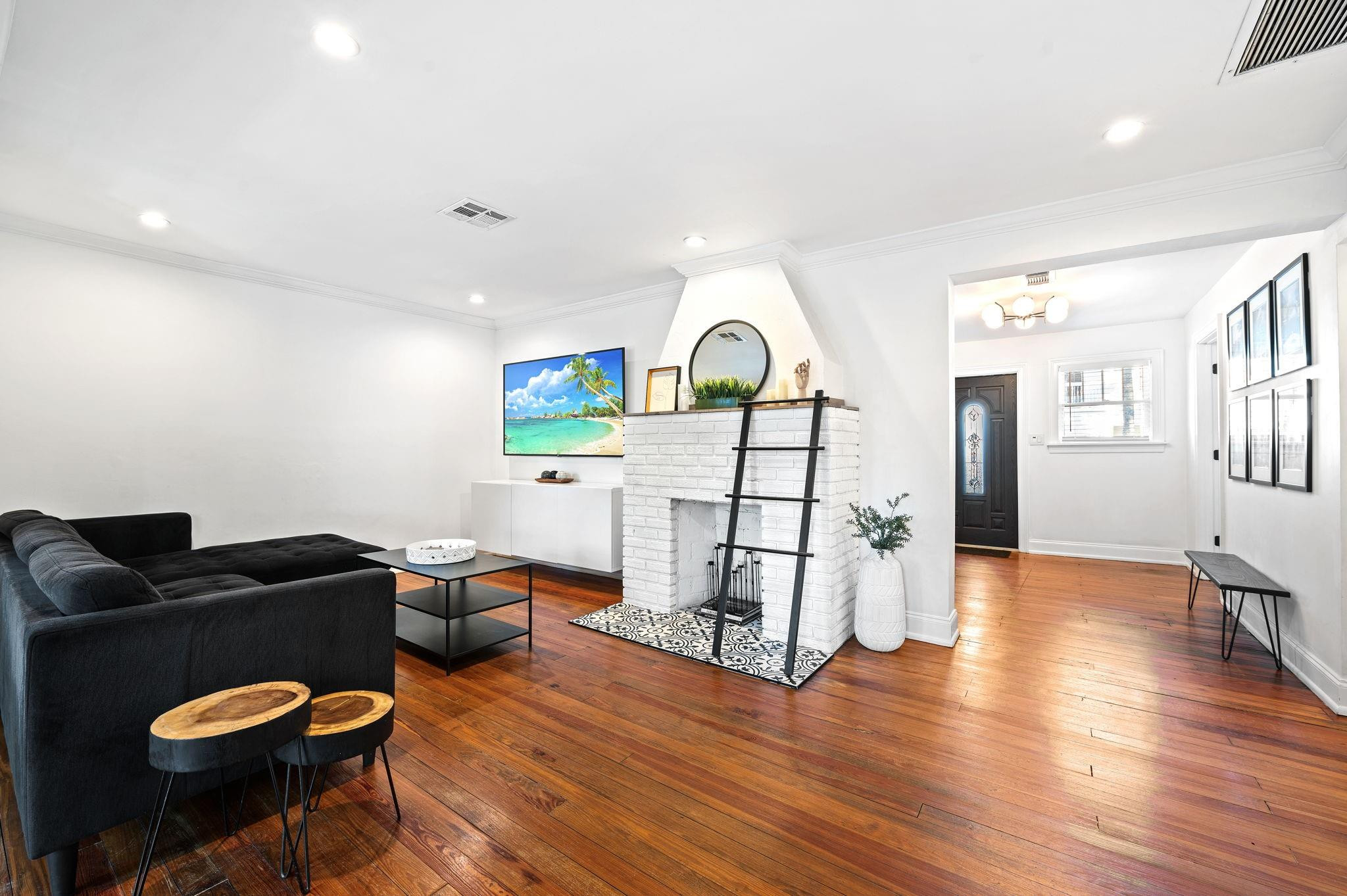 713 Northeast 17th Road Fort Lauderdale, FL 33304 - Photo 5 of 27 Photo 5