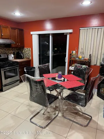 $574,999 | 256 Maple Parkway | Mariners Harbor