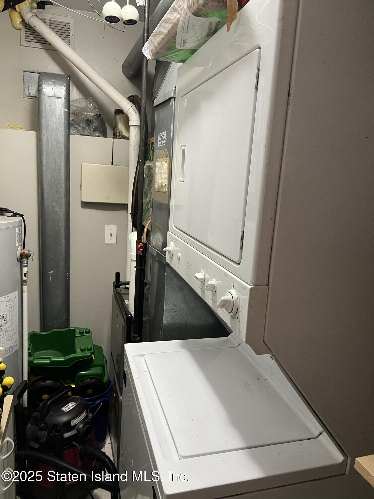 256 Maple Parkway Staten Island, NY 10303 - Photo 16 of 21 a view of entryway