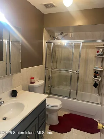 $574,999 | 256 Maple Parkway | Mariners Harbor