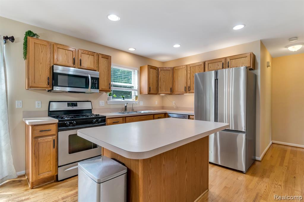 8246 Kimble Drive Pinckney, MI 48169 - Photo 12 of 45