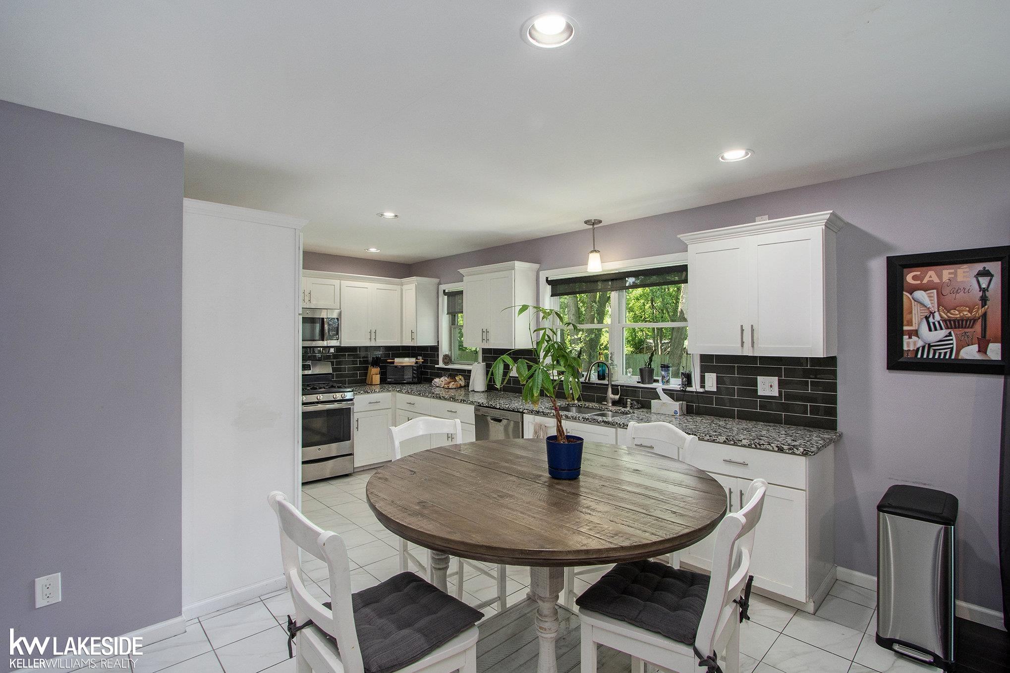 49701 Fairchild Road Macomb, MI 48042 - Photo 5 of 17 50117001-4.JPG