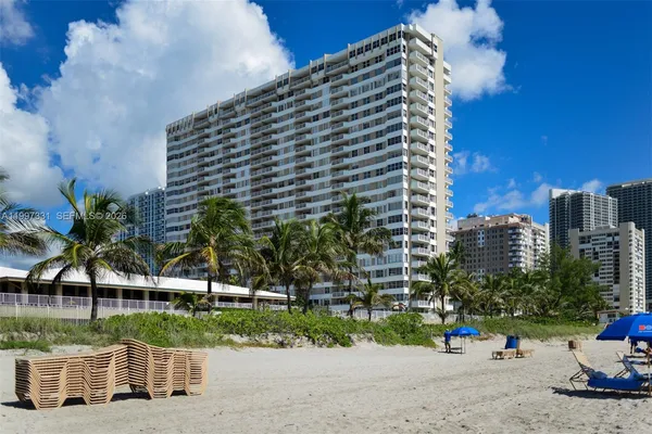 $2,800 | 1950 South Ocean Drive, Unit 20D, Hallandale Beach, FL 33009