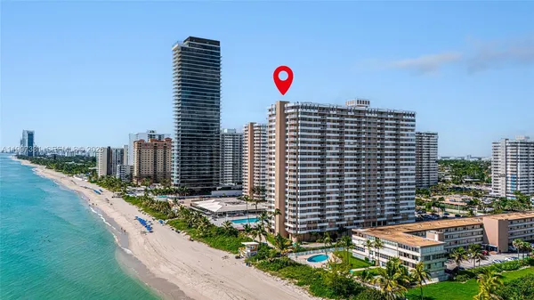 $2,800 | 1950 South Ocean Drive, Unit 20D, Hallandale Beach, FL 33009