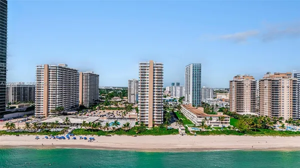 $2,800 | 1950 South Ocean Drive, Unit 20D, Hallandale Beach, FL 33009