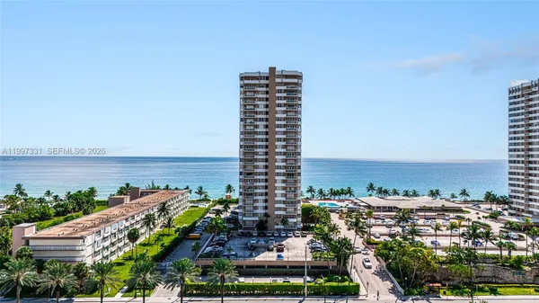 $2,800 | 1950 South Ocean Drive, Unit 20D, Hallandale Beach, FL 33009
