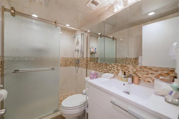 $2,800 | 1950 South Ocean Drive, Unit 20D, Hallandale Beach, FL 33009