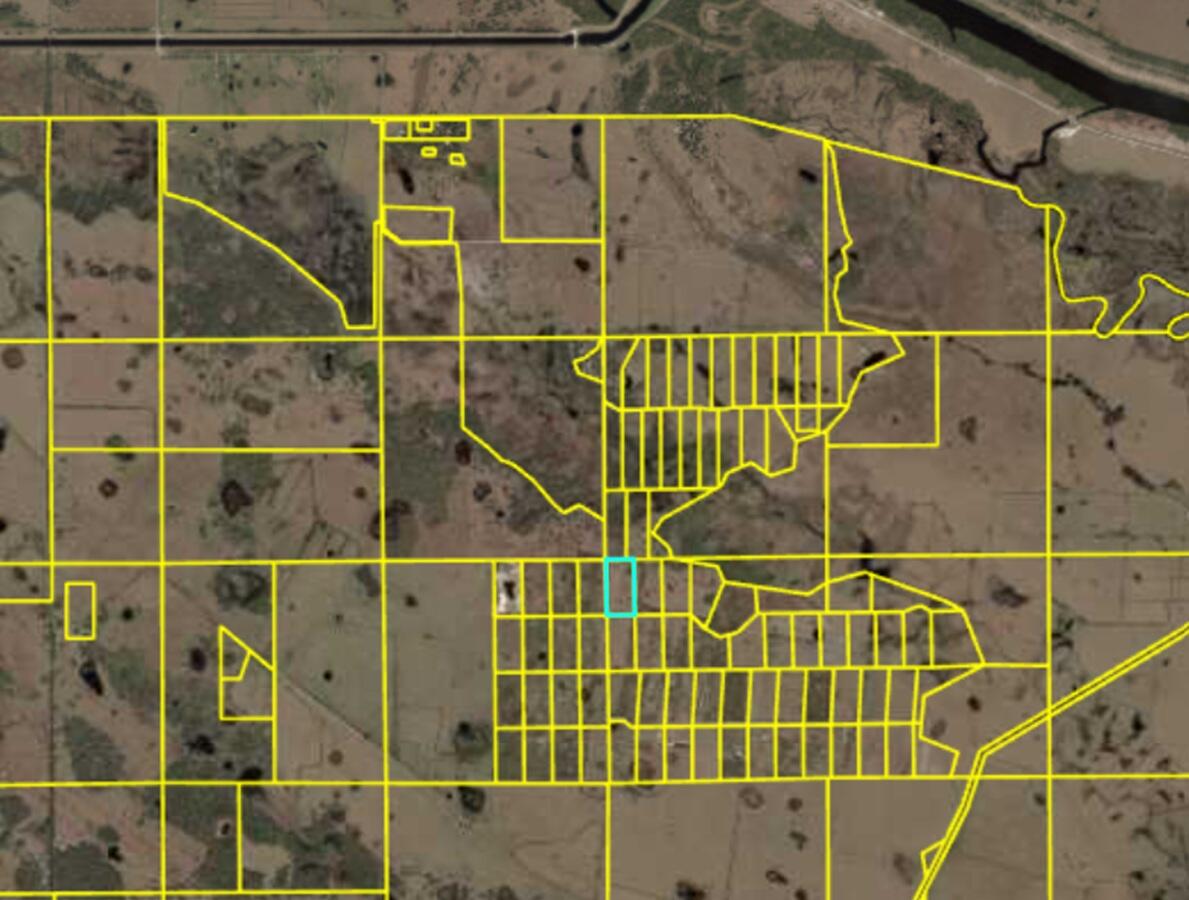 Lot 17 Cabbage Lane Okeechobee, FL 34974 - Photo 4 of 5 a bathroom with a shower