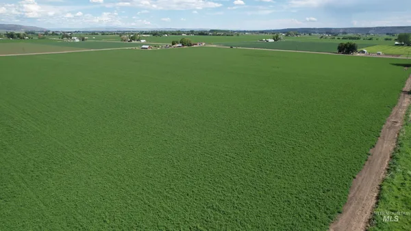$180,000 | 2 Olds Ferry Road, Weiser, ID 83672