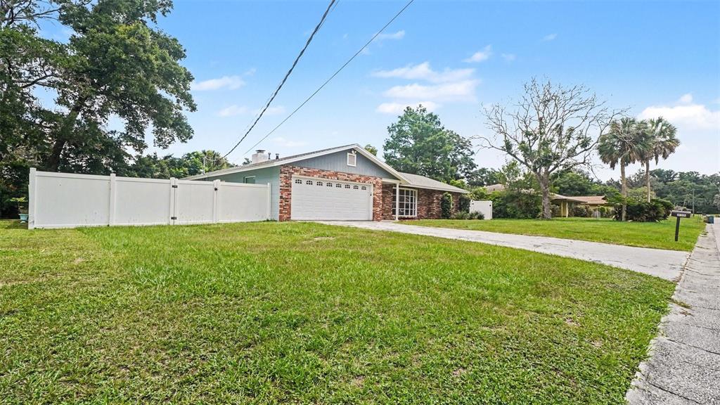 2135 Northeast 6th Place Ocala, FL 34470 - Photo 3 of 22