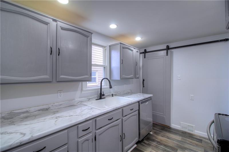 313 Webster Street Rochester, PA 15074 - Photo 10 of 25