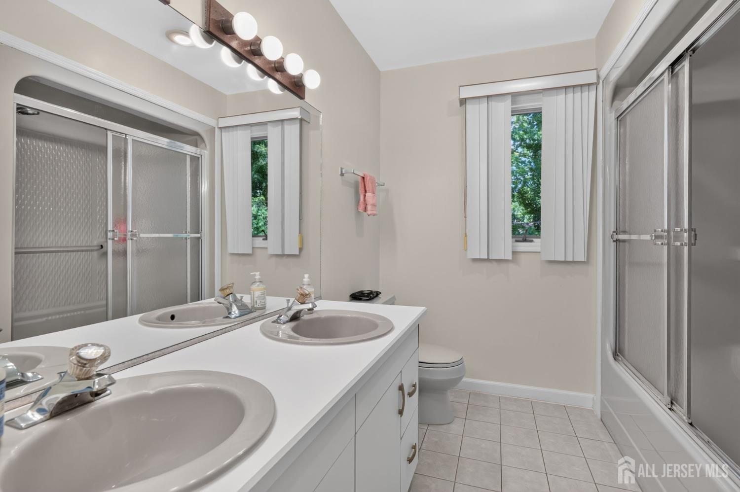 14 Gallo Way Edison, NJ 08820 - Photo 25 of 38