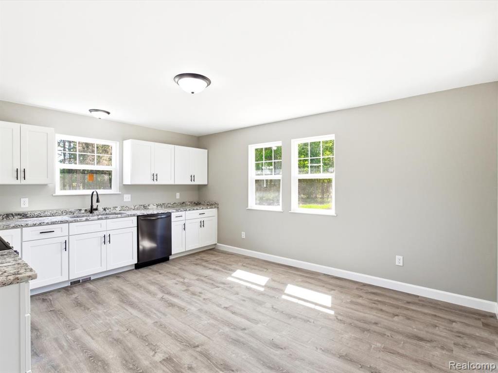 2941 Beach Road Port Huron, MI 48060 - Photo 16 of 30
