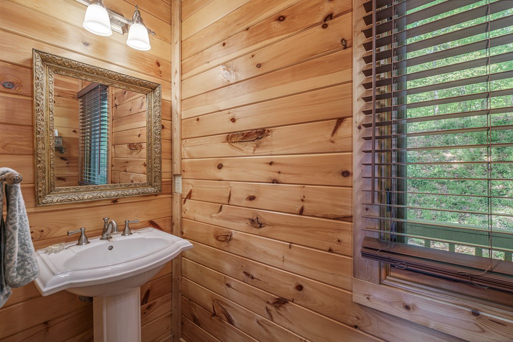 509 Lonesome Pine Road Murphy, NC 28906 - Photo 19 of 70 a bathroom with a sink and a mirror