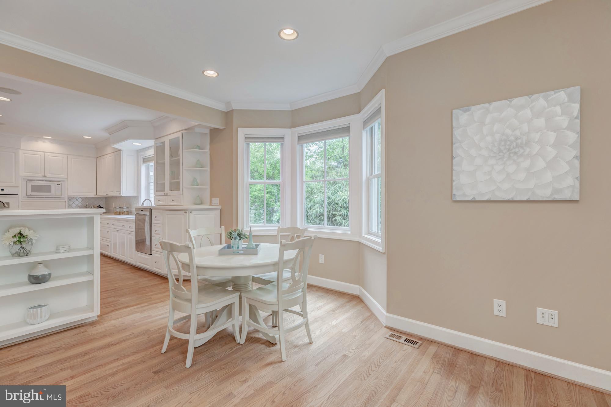 4052 Hunt Road Fairfax, VA 22032 - Photo 16 of 49 Eat in space with bay window