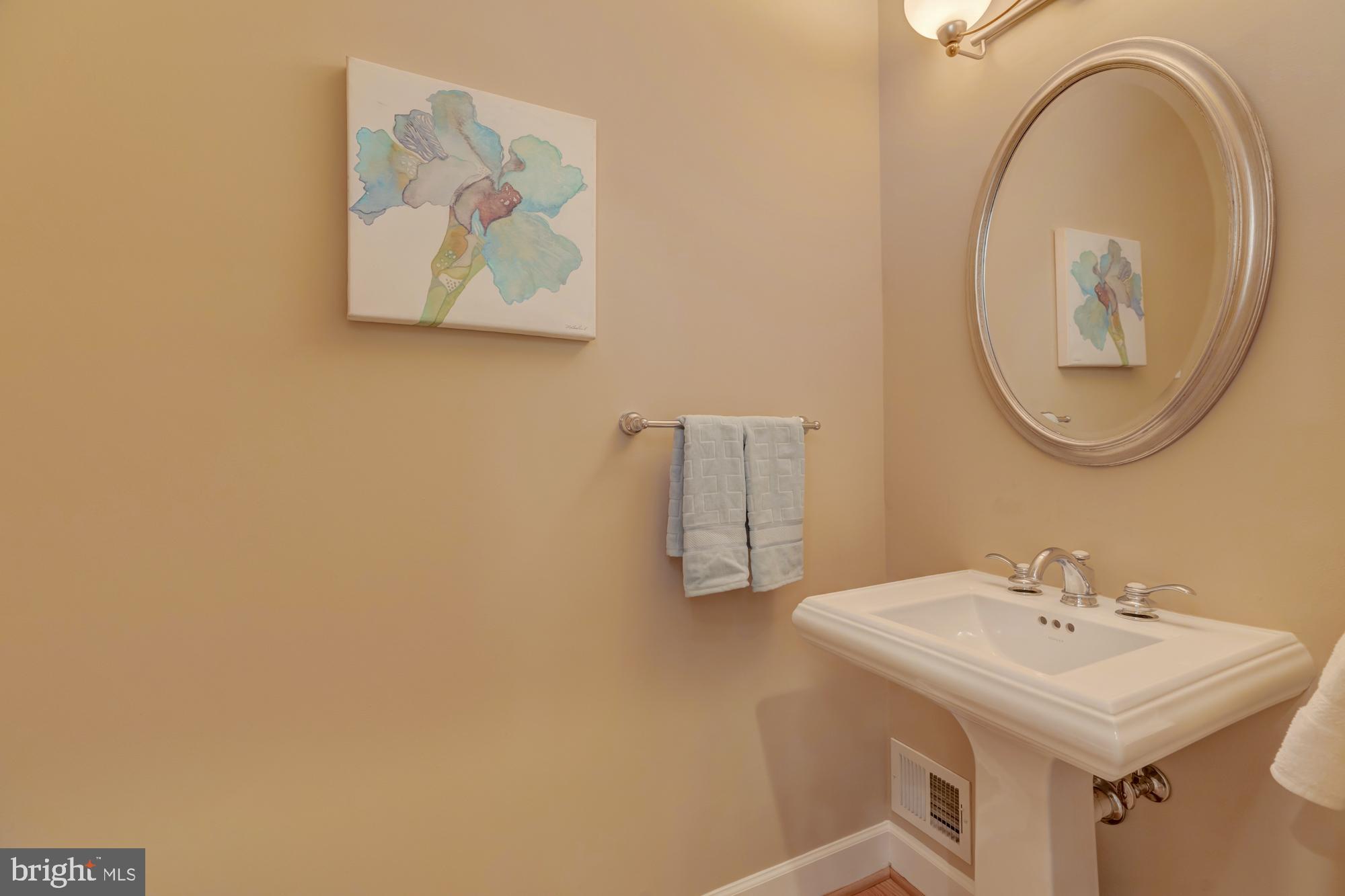 4052 Hunt Road Fairfax, VA 22032 - Photo 18 of 49 Powder Room