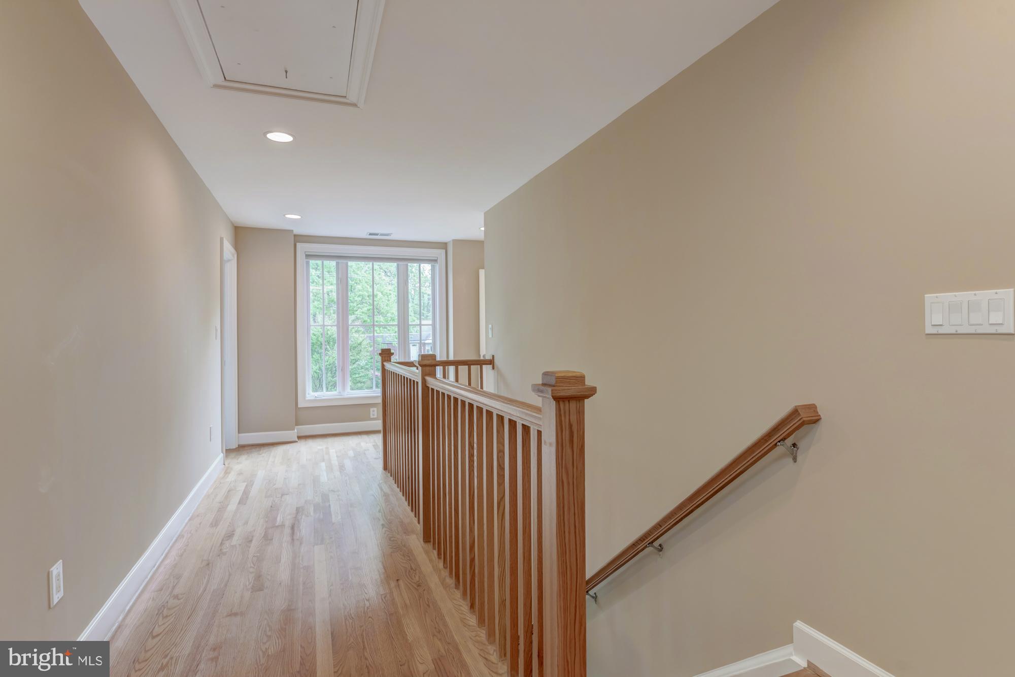 4052 Hunt Road Fairfax, VA 22032 - Photo 26 of 49 Upper level hallway
