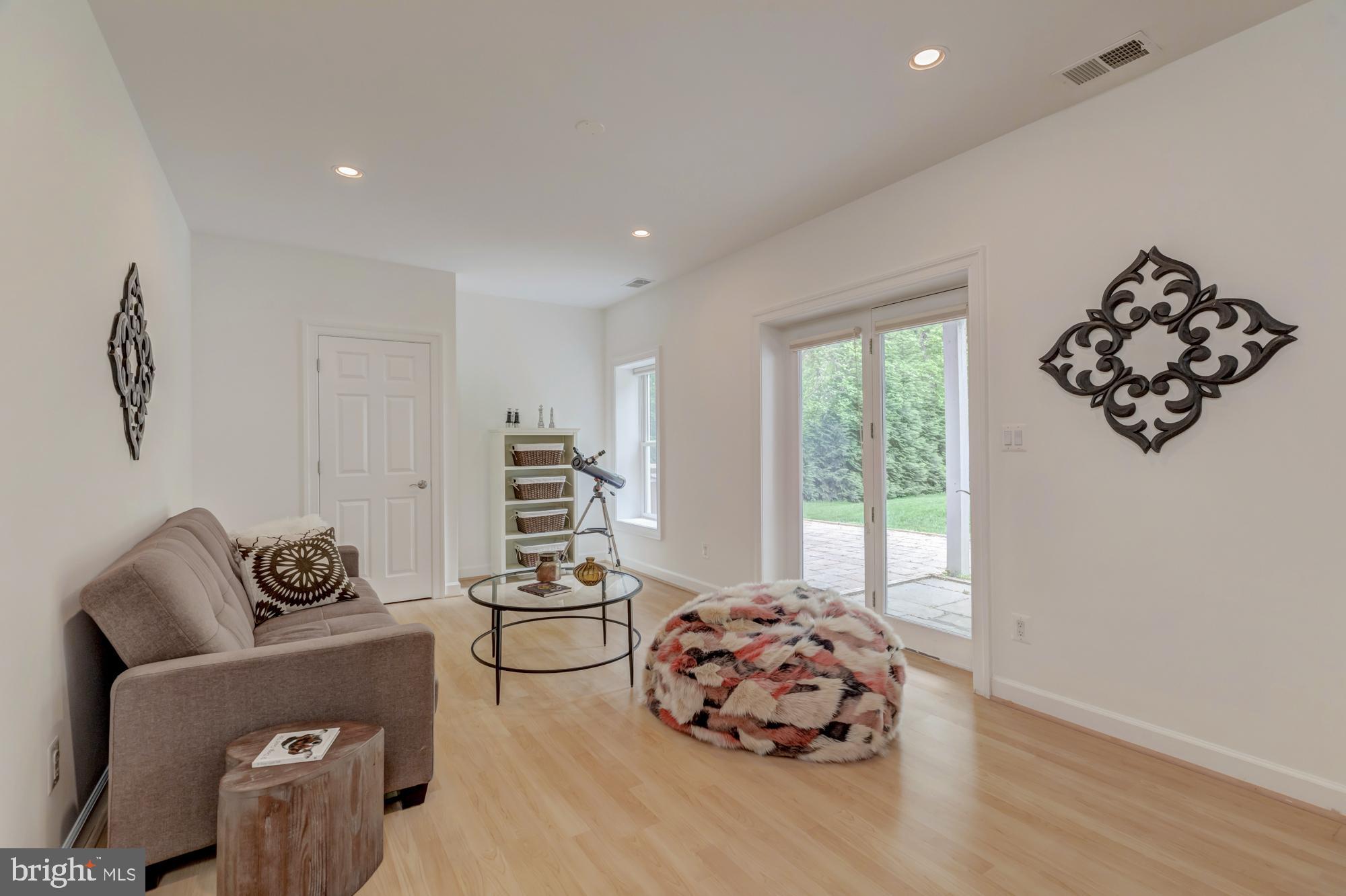4052 Hunt Road Fairfax, VA 22032 - Photo 36 of 49 Rec room with walk out