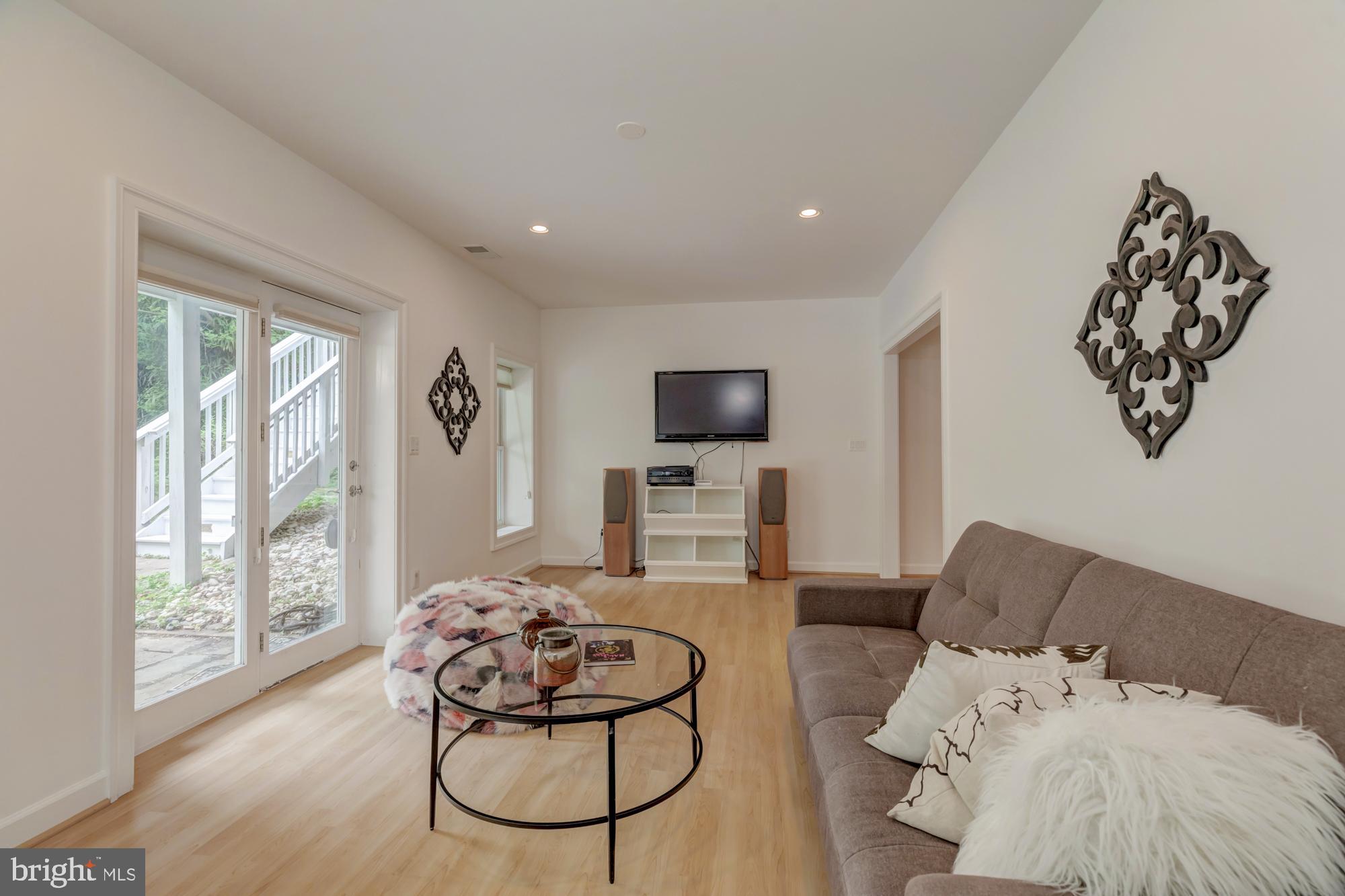 4052 Hunt Road Fairfax, VA 22032 - Photo 38 of 49 Rec room with slier to yard