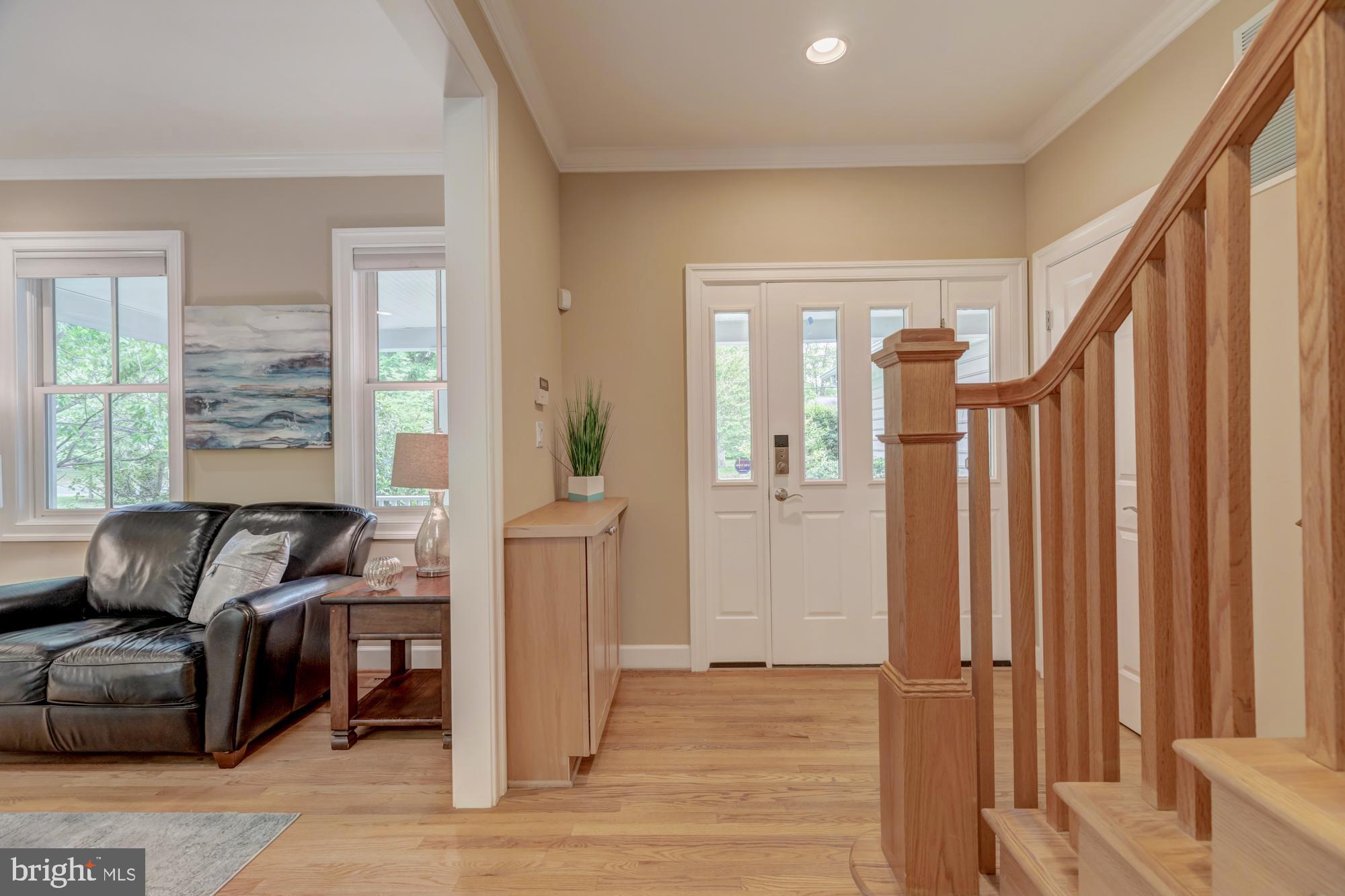 4052 Hunt Road Fairfax, VA 22032 - Photo 5 of 49 Foyer/ entryway