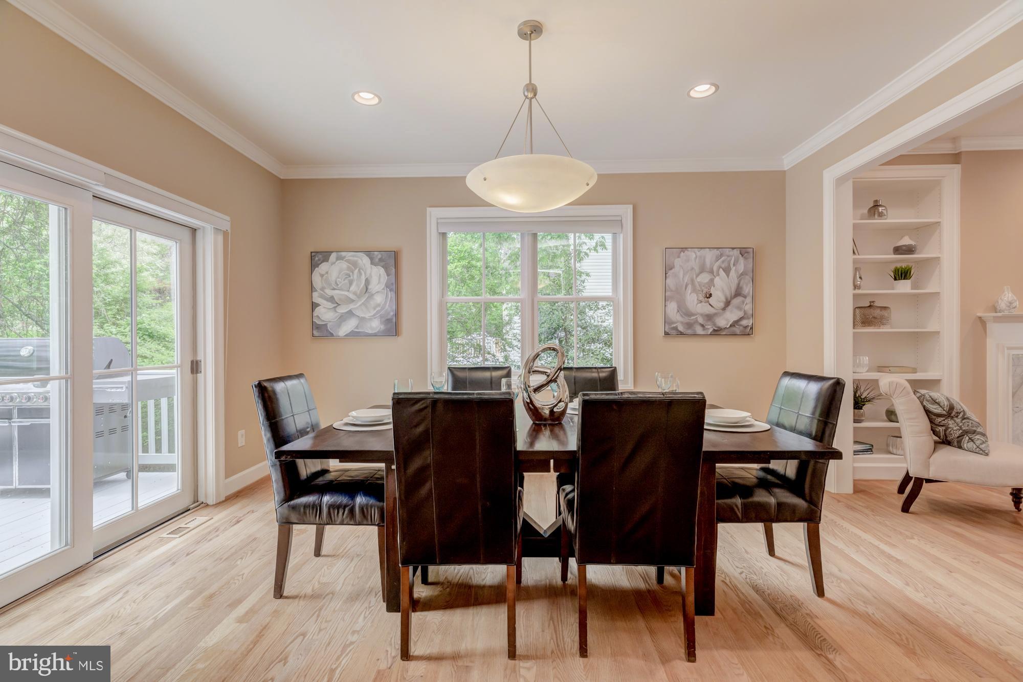 4052 Hunt Road Fairfax, VA 22032 - Photo 9 of 49 Dining Room with slider to deck
