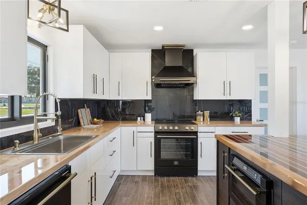 $739,000 | 203 Parkwood Lane, Edgewater, FL 32132