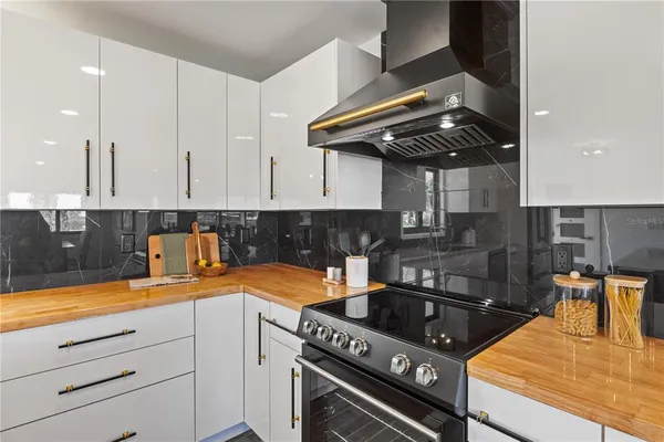 $739,000 | 203 Parkwood Lane, Edgewater, FL 32132