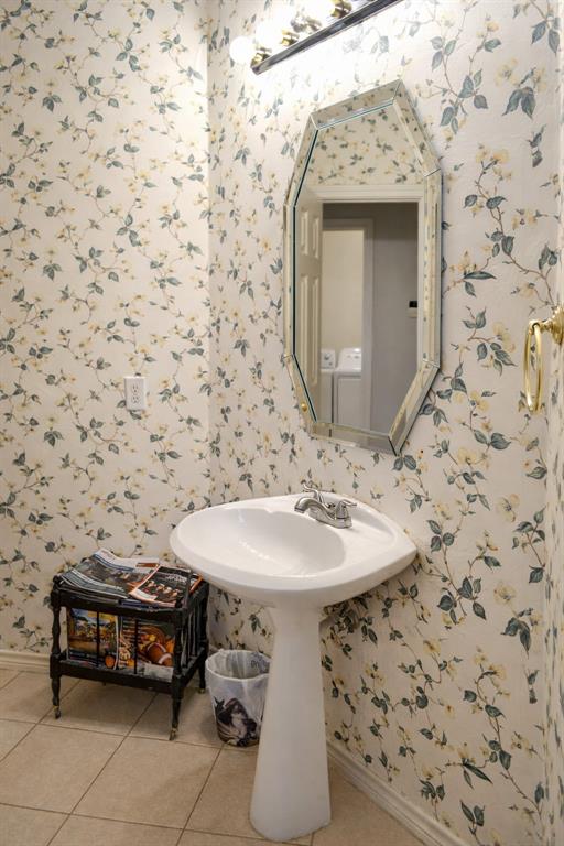 1608 Crown Point Road McKinney, TX 75072 - Photo 28 of 31 1st floor powder bath