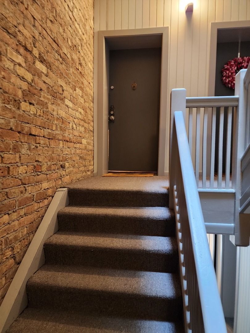 900 West Margate Terrace, Unit 2A Chicago, IL 60640 - Photo 5 of 21 a view of entryway