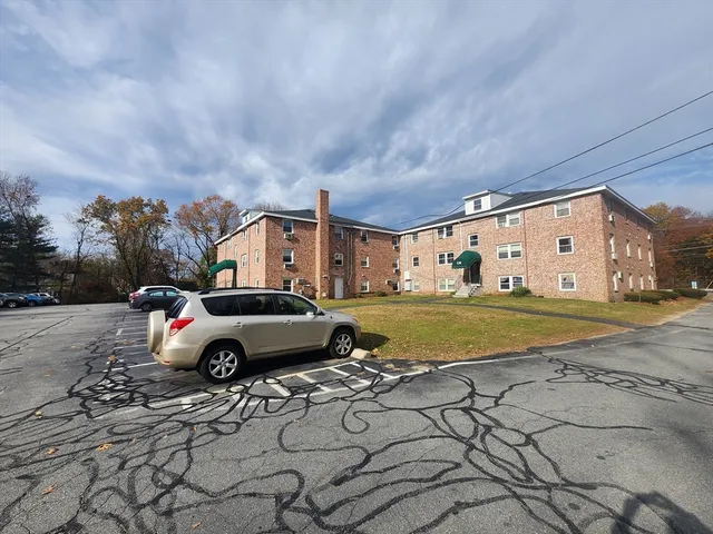 $2,100 | 134 Tyngsboro Road, Unit 10, Chelmsford, MA 01863