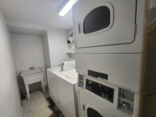 $2,100 | 134 Tyngsboro Road, Unit 10, Chelmsford, MA 01863