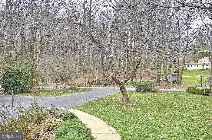 11415 Vale Road Oakton, VA 22124 - Photo 7 of 30 Exterior (General)