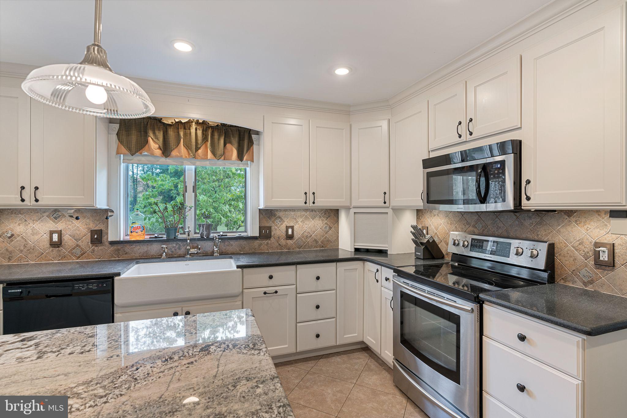 2455 Bedminster Road Perkasie, PA 18944 - Photo 11 of 68